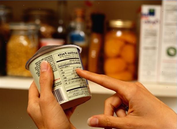 Hoe om voedsel etiketten te lezen om uw cholesterol te verlagen. Zoek het voedsel etiket.