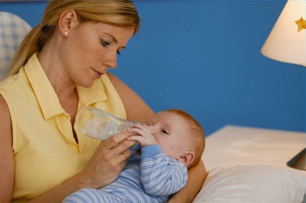 Hoe maak je een formule voor een koliek baby te kiezen. Kies een baby formule die is lactosevrij.