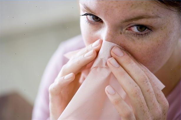 Hoe kunt u uw baby symptomen van verkoudheid te verlichten. Uw baby kunnen lijden aan de symptomen van verkoudheid.