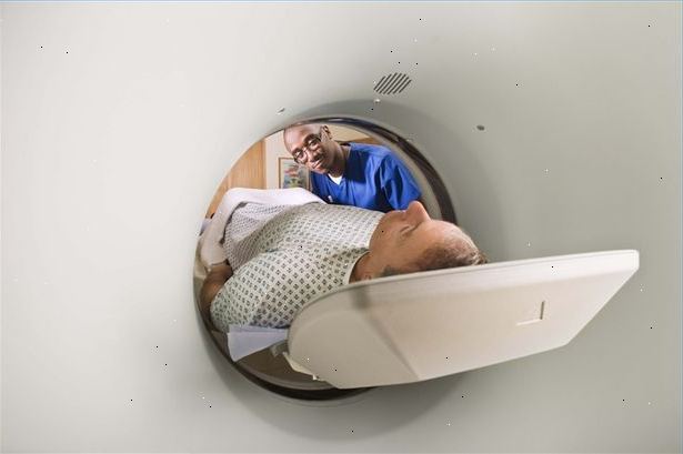 Hoe een CT - scan de ziekte van crohn te identificeren. Laat uw arts bepalen of u een niet-overeenkomst of het contrast ct-scan ondergaan.