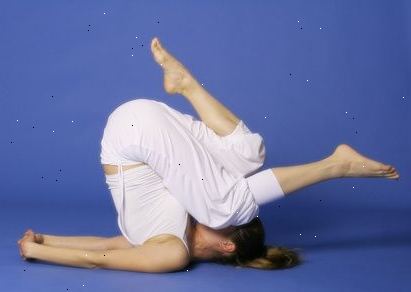 Hoe om gewicht te verliezen met power yoga. Zoek een expert yoga-instructeur.