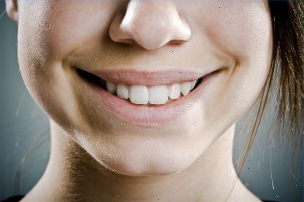 Hoe wordt voorgeschreven gel te gebruiken om tanden witter te maken. Voor het aanbrengen van het recept gel op je tanden.