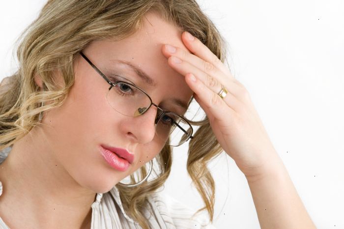 Hoe zich te ontdoen van een migraine - of sinus hoofdpijn. Neem over-the-counter pijnstillers.